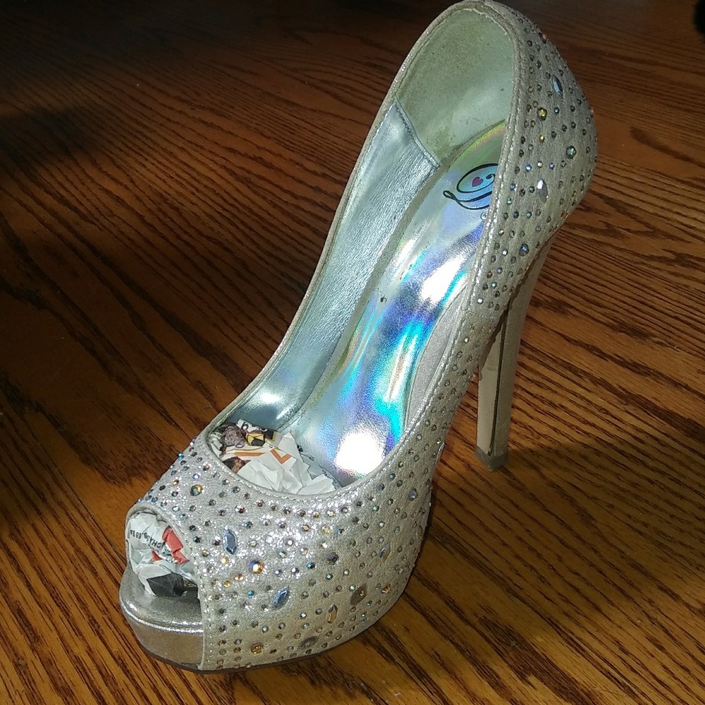 Delicious Lorica Heels